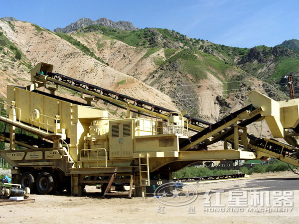 車(chē)載移動(dòng)制砂機(jī)生產(chǎn)現(xiàn)場(chǎng) 車(chē)載移動(dòng)制砂機(jī)生產(chǎn)現(xiàn)場(chǎng)