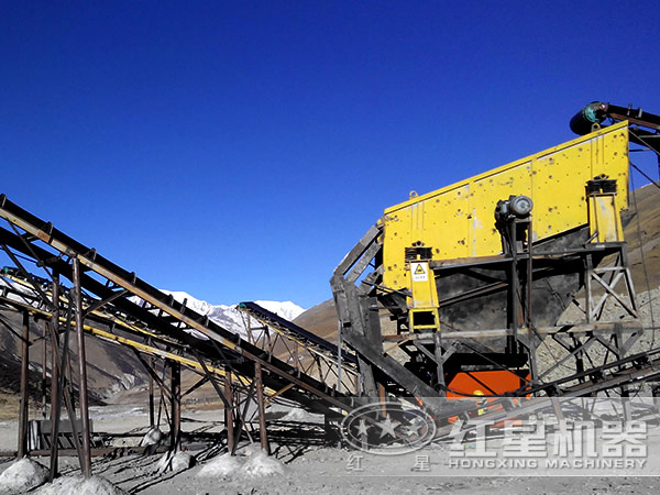 振動(dòng)篩工作現(xiàn)場 振動(dòng)篩工作現(xiàn)場