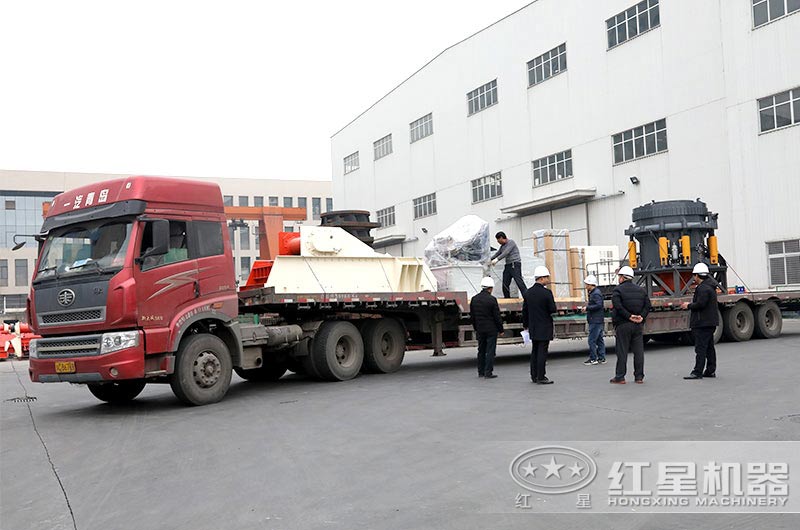 圓錐破碎機(jī)發(fā)貨現(xiàn)場 圓錐破碎機(jī)發(fā)貨現(xiàn)場