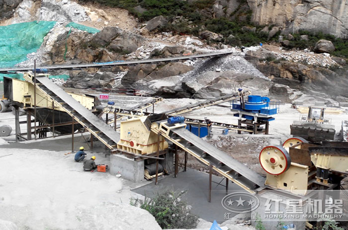 河卵石制沙機工作現(xiàn)場 河卵石制沙機工作現(xiàn)場