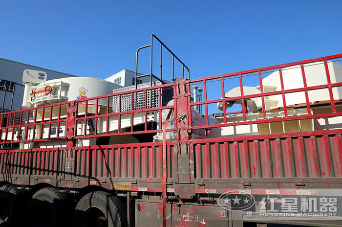 紅星制沙機(jī)設(shè)備被分解裝車運走