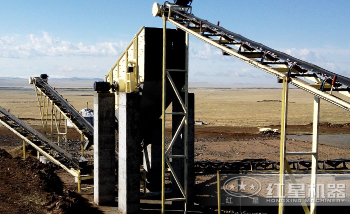 振動(dòng)篩沙機(jī)還是可移動(dòng)的好，流動(dòng)作業(yè)隨時(shí)轉(zhuǎn)場(chǎng)