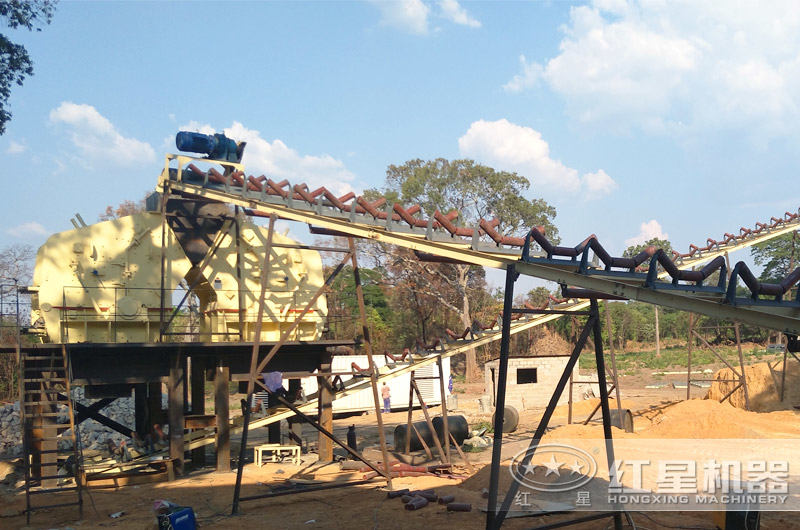 反擊式破碎機(jī)現(xiàn)場(chǎng) 反擊式破碎機(jī)現(xiàn)場(chǎng)