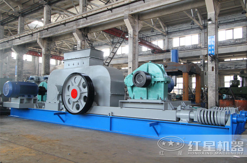 對輥破碎機(jī)設(shè)備實拍 對輥破碎機(jī)設(shè)備實拍