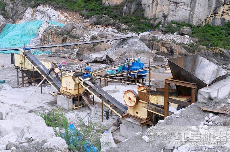 鵝卵石加工生產(chǎn)線作業(yè)現(xiàn)場(chǎng) 鵝卵石加工生產(chǎn)線作業(yè)現(xiàn)場(chǎng)