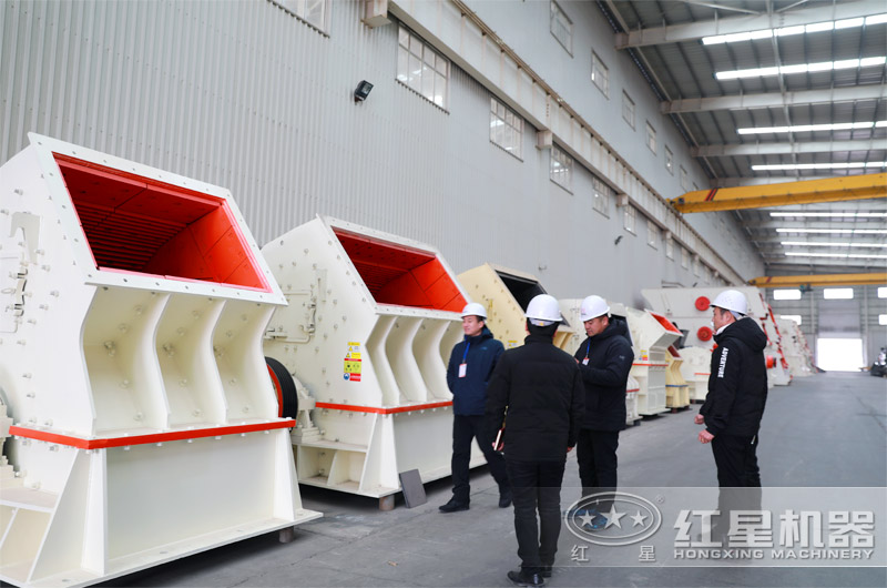 用戶來廠考察破碎機(jī)設(shè)備 用戶來廠考察破碎機(jī)設(shè)備