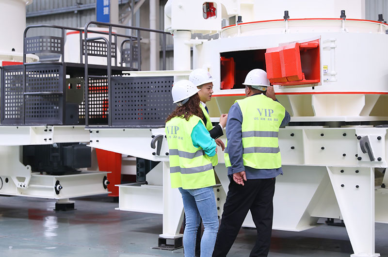 客戶前來參觀考察制砂機(jī) 客戶前來參觀考察制砂機(jī)