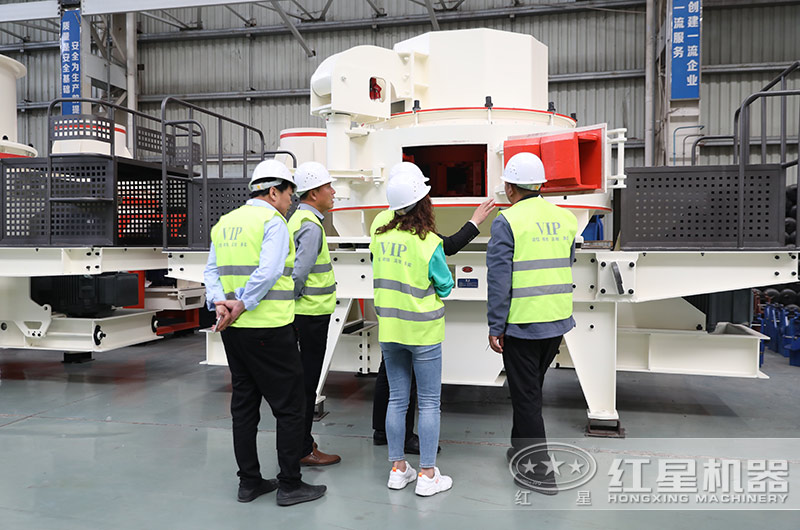 客戶來廠考察制砂機跟拍圖 客戶來廠考察制砂機跟拍圖