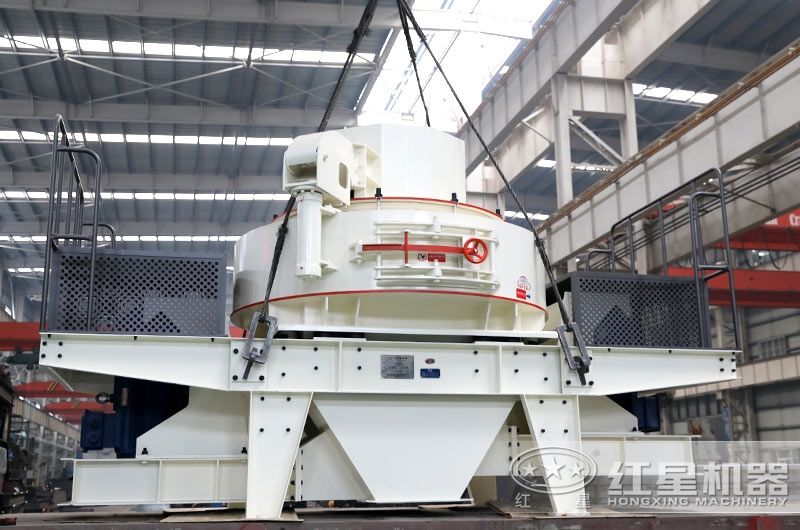 VSI制沙機吊起準備裝車發(fā)貨中 VSI制沙機吊起準備裝車發(fā)貨中