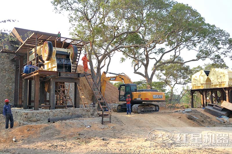 頁巖破碎、制砂海外生產現(xiàn)場搭建中