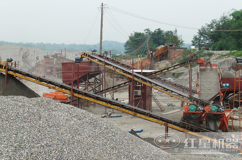 對(duì)輥破破碎生產(chǎn)現(xiàn)場(chǎng) 對(duì)輥破破碎生產(chǎn)現(xiàn)場(chǎng)