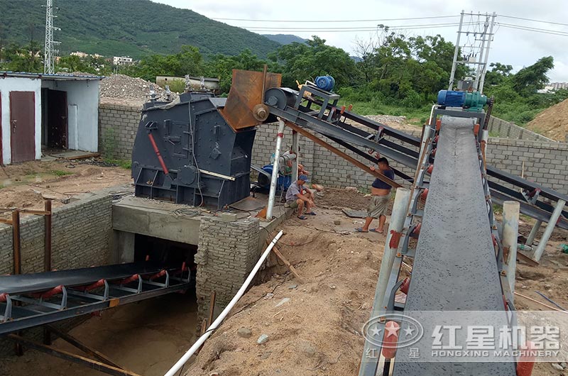 大理石邊角料破碎加工現(xiàn)場 大理石邊角料破碎加工現(xiàn)場