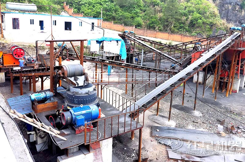 圓錐破碎機(jī)現(xiàn)場 圓錐破碎機(jī)現(xiàn)場