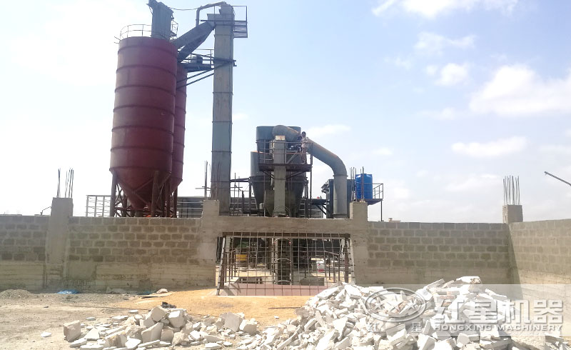 石頭磨粉機生產(chǎn)現(xiàn)場 石頭磨粉機生產(chǎn)現(xiàn)場