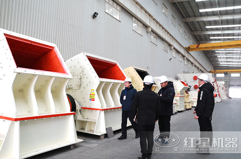 紅星重錘式破碎機(jī)車(chē)間 紅星重錘式破碎機(jī)車(chē)間
