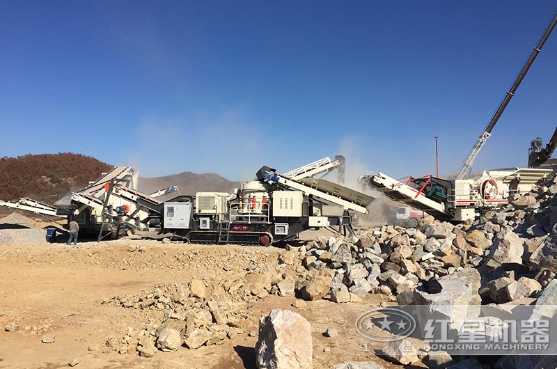 移動式圓錐破生產(chǎn)現(xiàn)場 移動式圓錐破生產(chǎn)現(xiàn)場