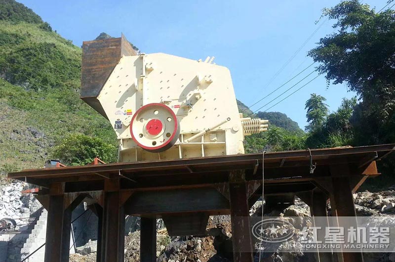 反擊式破碎機生產(chǎn)現(xiàn)場 反擊式破碎機生產(chǎn)現(xiàn)場