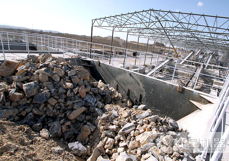 大塊石頭破碎機一天能碎多少噸石子？有幾種類型？價格多少