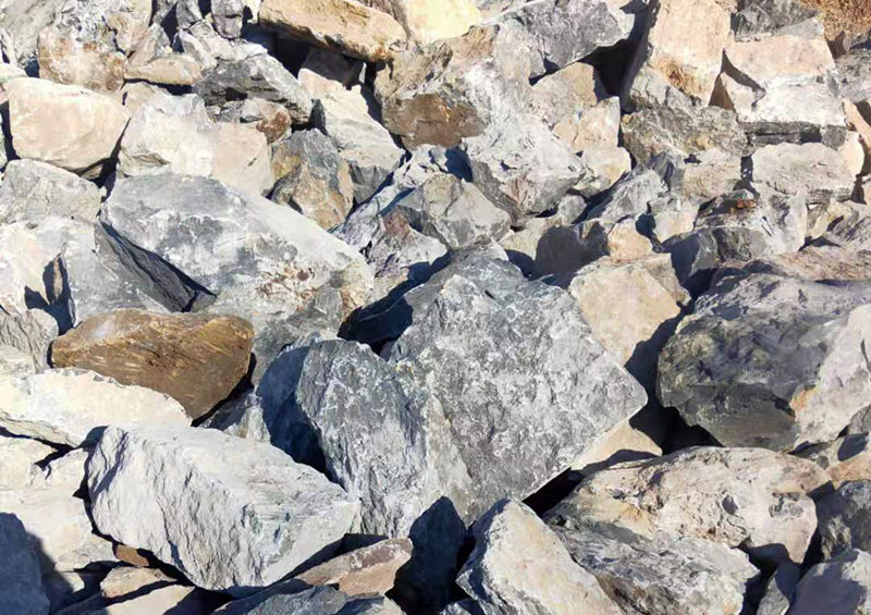 粗料破碎機一臺多少錢，每小時產(chǎn)量多少噸，有沒有現(xiàn)場視頻