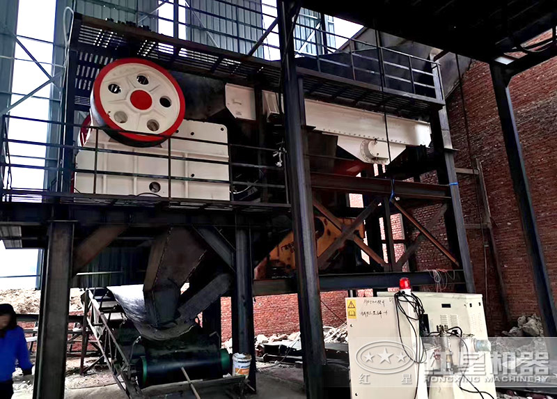 時產量30噸砂石生產線-鄂破安裝現(xiàn)場