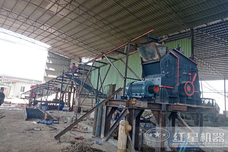 破碎生產(chǎn)線中常用的碎石機(jī)有哪些？全套生產(chǎn)方案配置