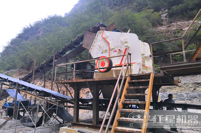 反擊式破碎機(jī)工作現(xiàn)場(chǎng)圖片 反擊式破碎機(jī)工作現(xiàn)場(chǎng)圖片