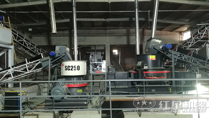 鵝卵石制成沙子用對輥制沙機還是沖擊制砂機，哪個好用