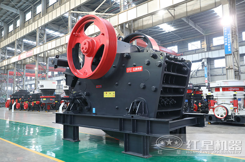 礦山用破碎機(jī)圖片 礦山用破碎機(jī)圖片