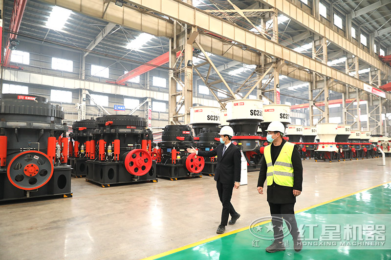 紅星機(jī)器尾礦制砂設(shè)備車間，客戶實(shí)地考察