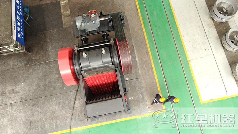 粗料破碎機一臺多少錢，每小時產(chǎn)量多少噸，有沒有現(xiàn)場視頻