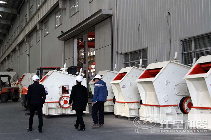 客戶參觀反擊式破碎機(jī) 客戶參觀反擊式破碎機(jī)